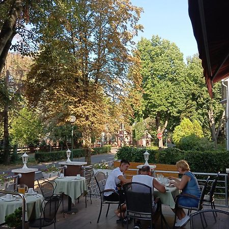Hotel Pávai Hajdúszoboszló Buitenkant foto
