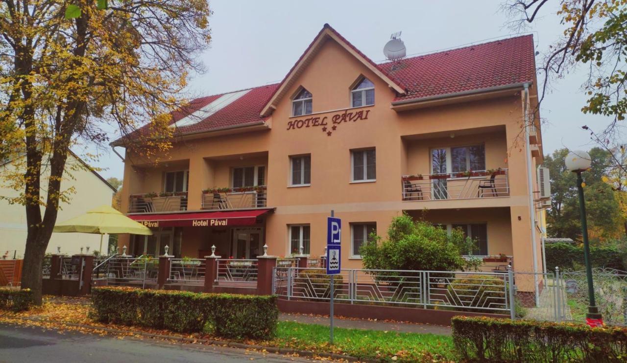 Hotel Pávai Hajdúszoboszló Buitenkant foto