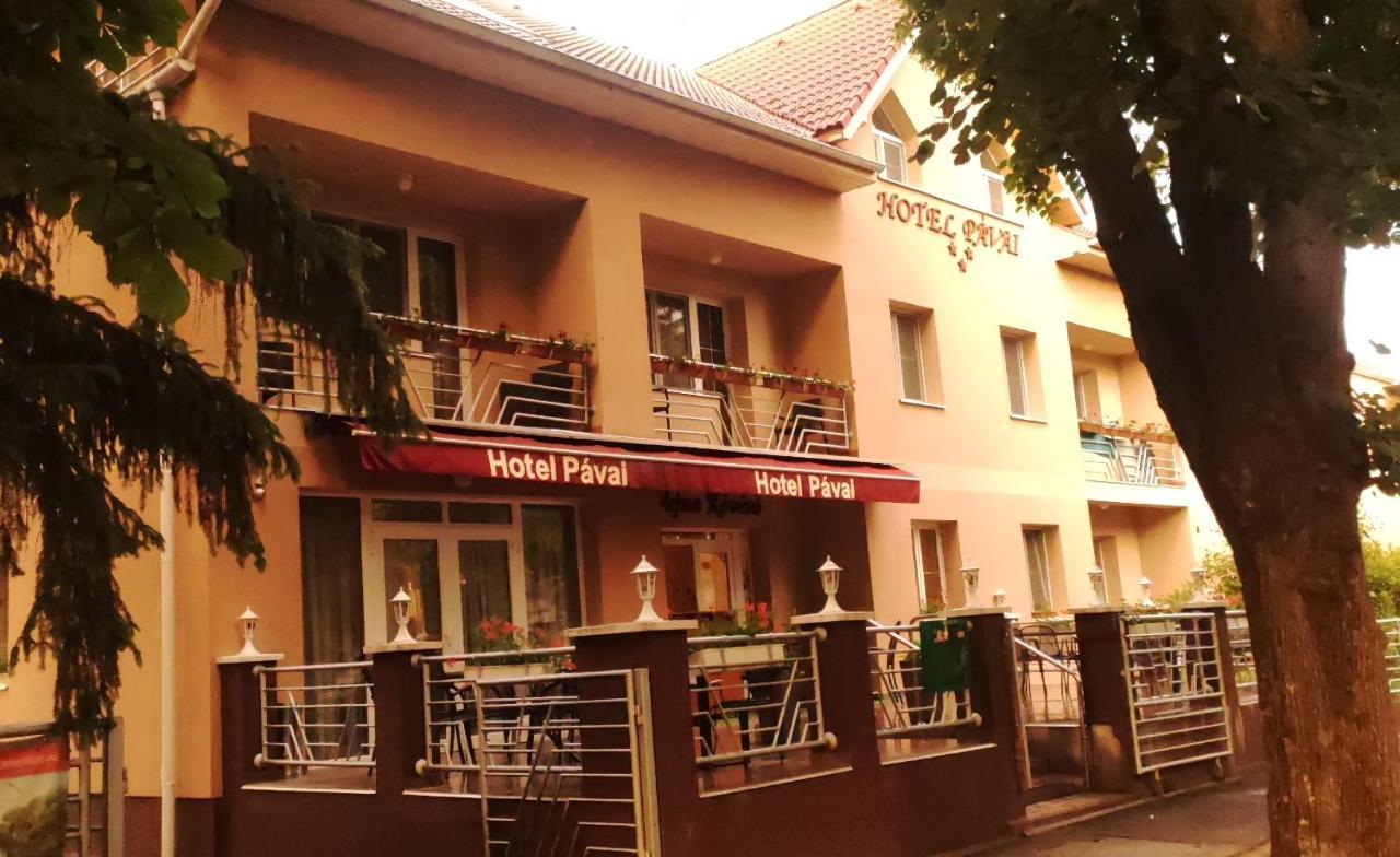 Hotel Pávai Hajdúszoboszló Buitenkant foto
