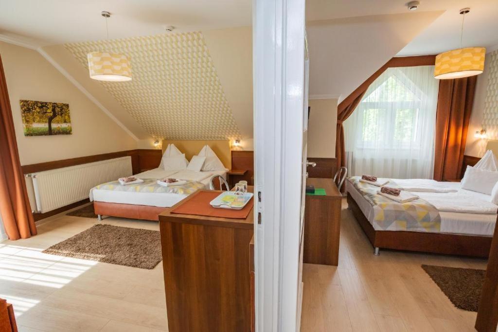 Hotel Pávai Hajdúszoboszló Buitenkant foto