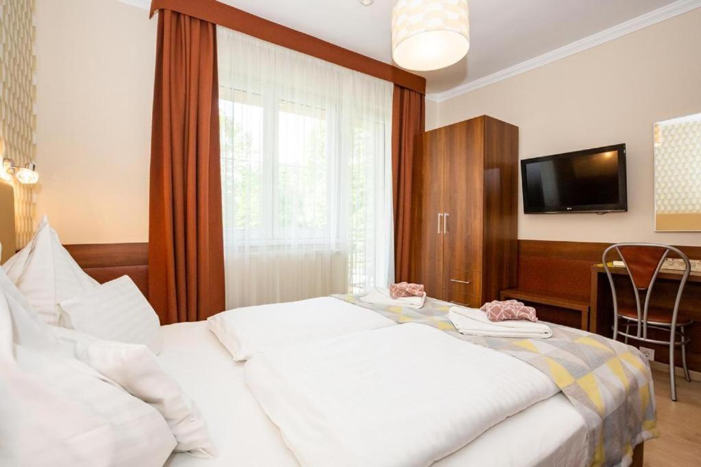 Hotel Pávai Hajdúszoboszló Buitenkant foto