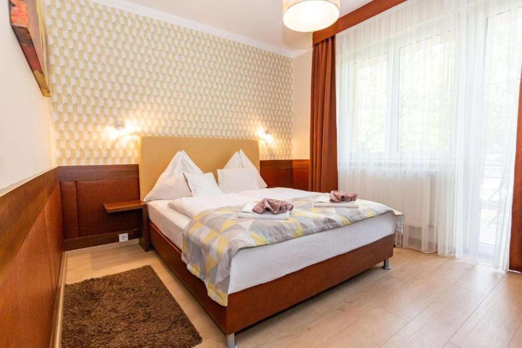 Hotel Pávai Hajdúszoboszló Buitenkant foto
