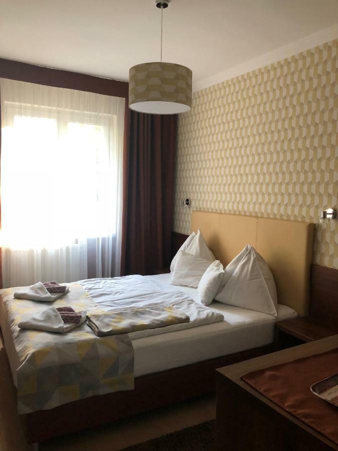 Hotel Pávai Hajdúszoboszló Buitenkant foto