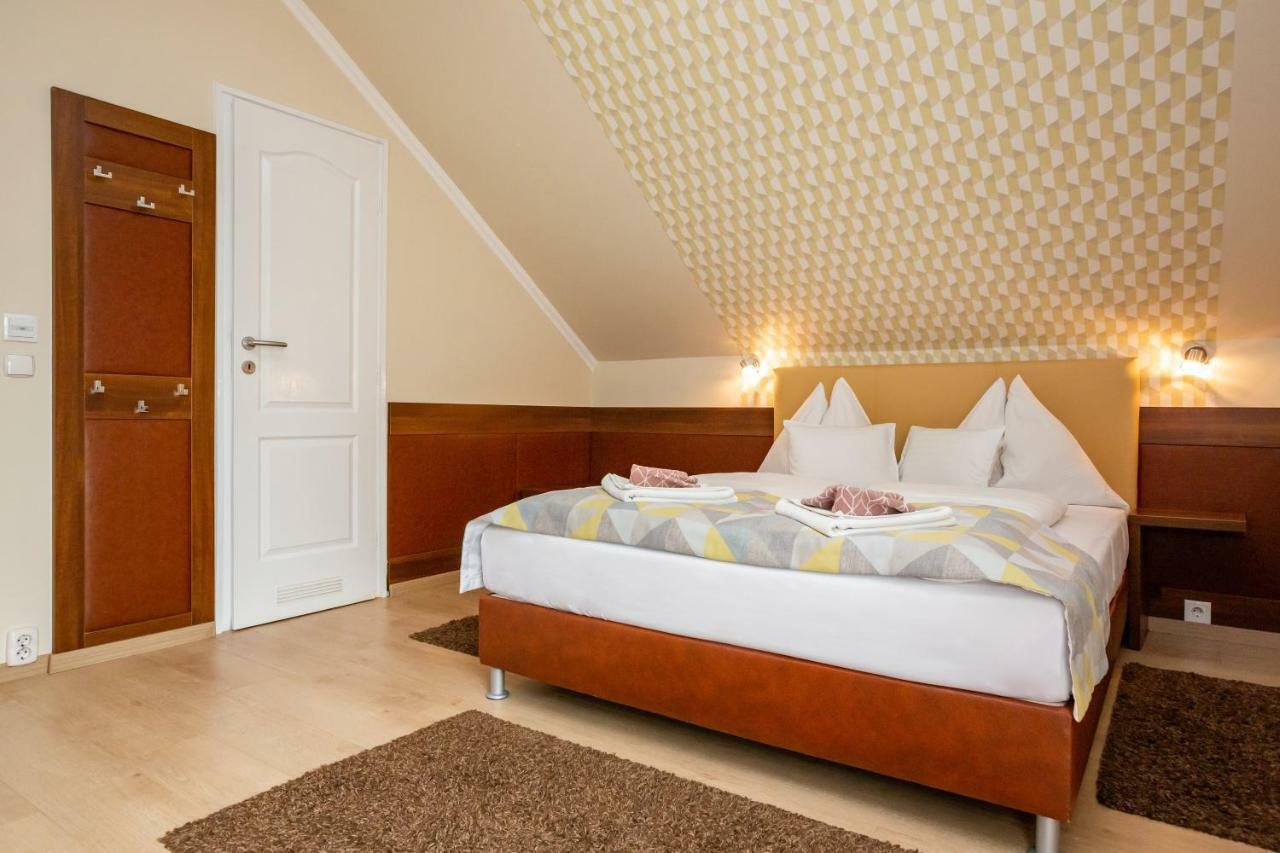 Hotel Pávai Hajdúszoboszló Buitenkant foto