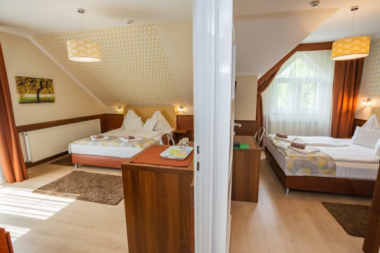 Hotel Pávai Hajdúszoboszló Buitenkant foto