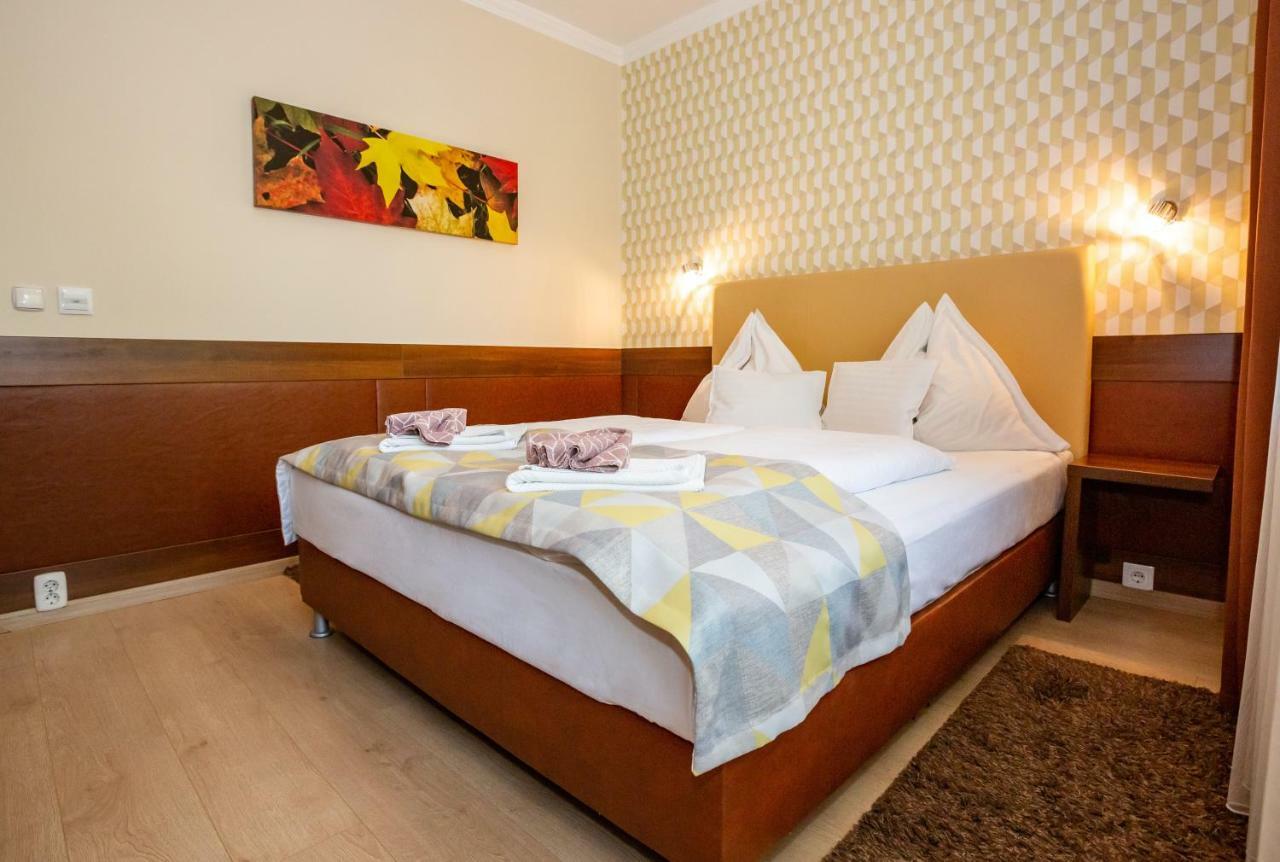 Hotel Pávai Hajdúszoboszló Buitenkant foto
